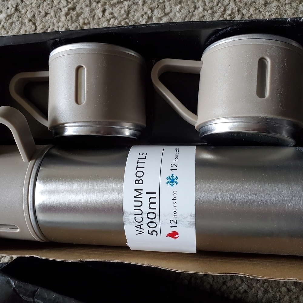 Stainless Steel Vacuum thermo/flask Set with Mugs